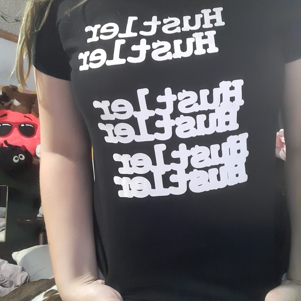 A tee that says hustler